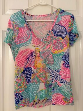Lilly Pulitzer- Women’s V-Neck Floral Print Top in Pink & Aqua